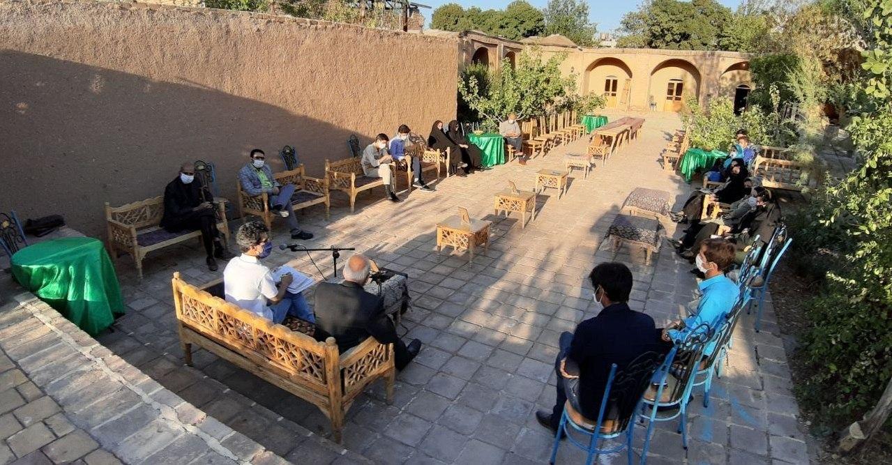 انجمن شعر و ادب قطب مجموعه گردشگری تهمینه