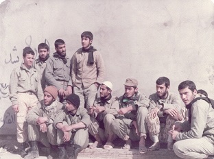 شهید مجید محسنی و زنده یاد مهدی حق پرست در جمع همرزمان